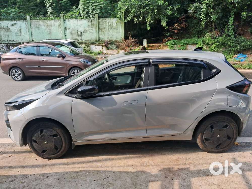 Tata Altroz Pure S Amt 2025