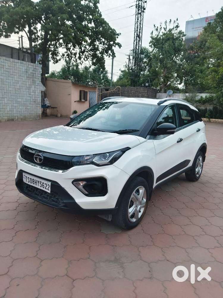 Tata Nexon 1.5 Revotorq Xma Amt, 2022, Petrol