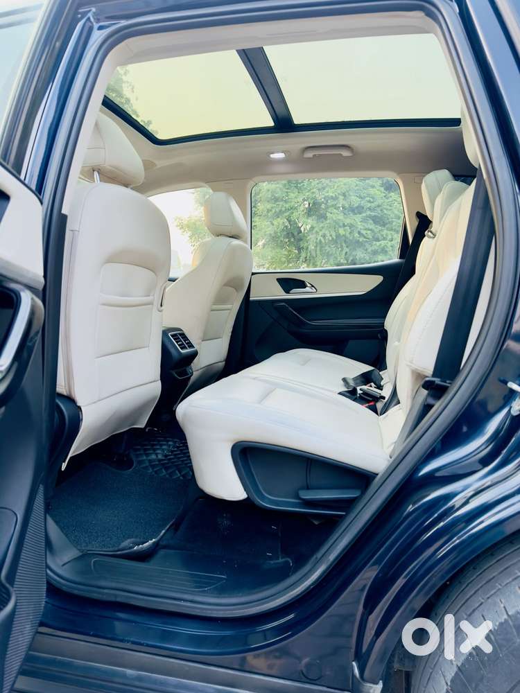 Mahindra Xuv700 2.2 Ax 7 Diesel At Luxury Pack Str Awd, 2022, Diesel