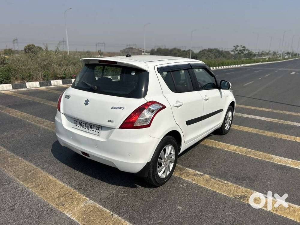Maruti Suzuki Swift Vvt Zxi, 2011, Petrol