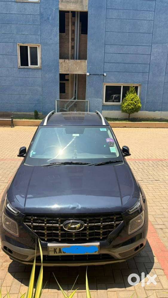 Hyundai Venue 2022 Petrol 64500 Km Driven And Well Maintained 1st Owne