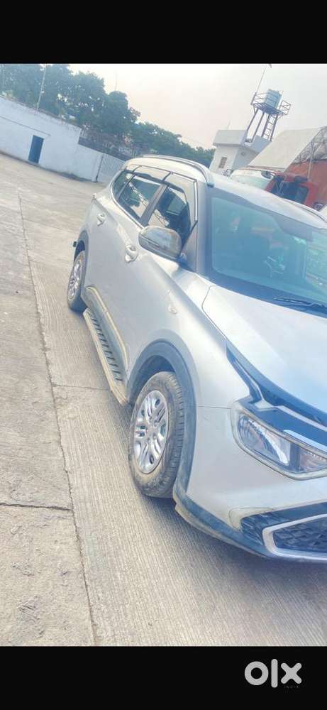 Kia Carens 2023 Petrol Well Maintained