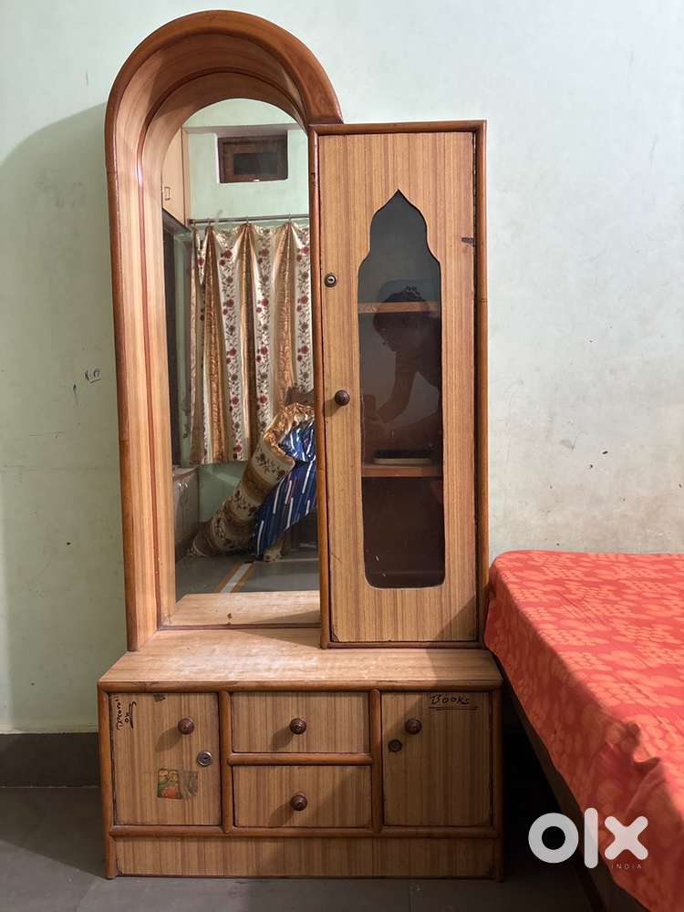 Dressing table
