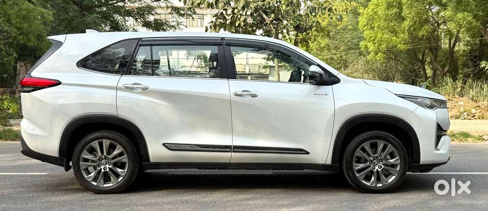 Toyota Innova Hycross 2.0 Zx (o) Hybrid 7 Str, 2025, Petrol