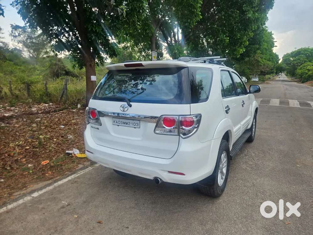 Toyota Fortuner 2012 Diesel, Manual Transmission
