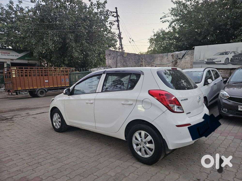 Hyundai I20 Sportz 1.4 Crdi 6 Speed Bs-iv, 2014, Diesel