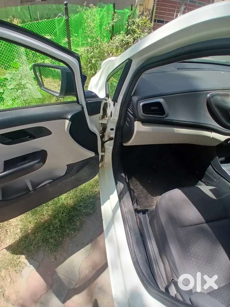 Altroz Xe Petrol Manual