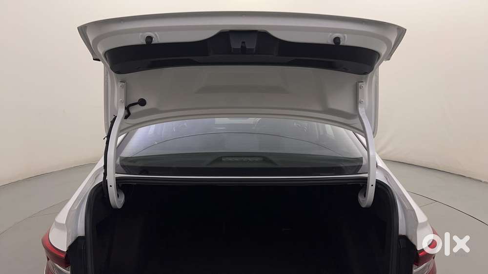 Skoda Slavia Ambition 1.0l Tsi Mt, 2022, Petrol