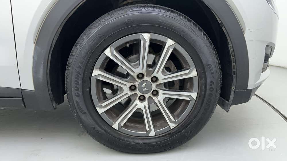 Mahindra Xuv700 2.0 Ax 7 Petrol At Luxury Pack Str, 2021, Petrol