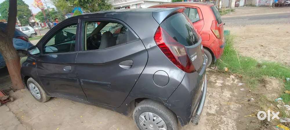 I M Selling My Gd Conditions Huindai Eon With Silled Engine Aur 4 New