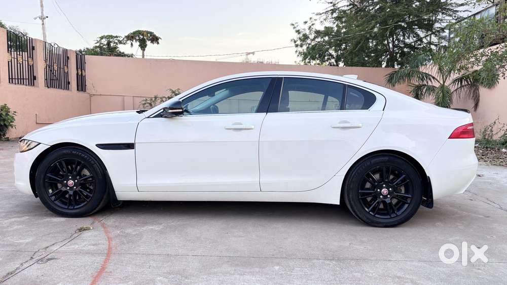 Jaguar Xe Portfolio, 2017, Petrol