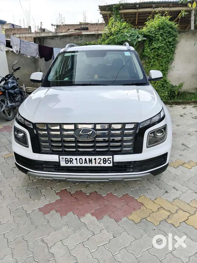 Hyundai Venue 2023 Petrol Well Maintained One Handed