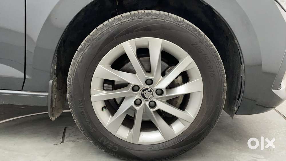 Skoda Slavia Ambition 1.0l Tsi At, 2024, Petrol