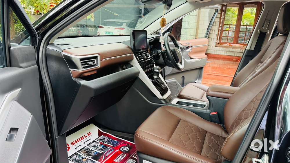 Toyota Innova Hycross 2.0 Zx (o) Hybrid 7 Str, 2023, Petrol
