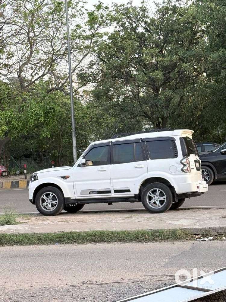 Mahindra Scorpio S10, 2015, Diesel