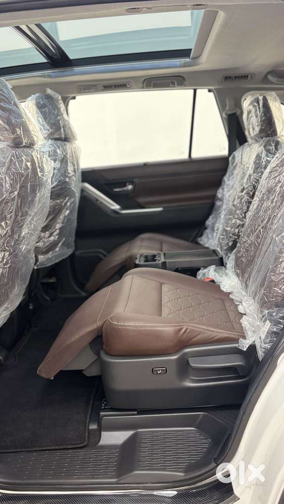 Toyota Innova Hycross 2.0 Zx (o) Hybrid 7 Str, 2025, Petrol