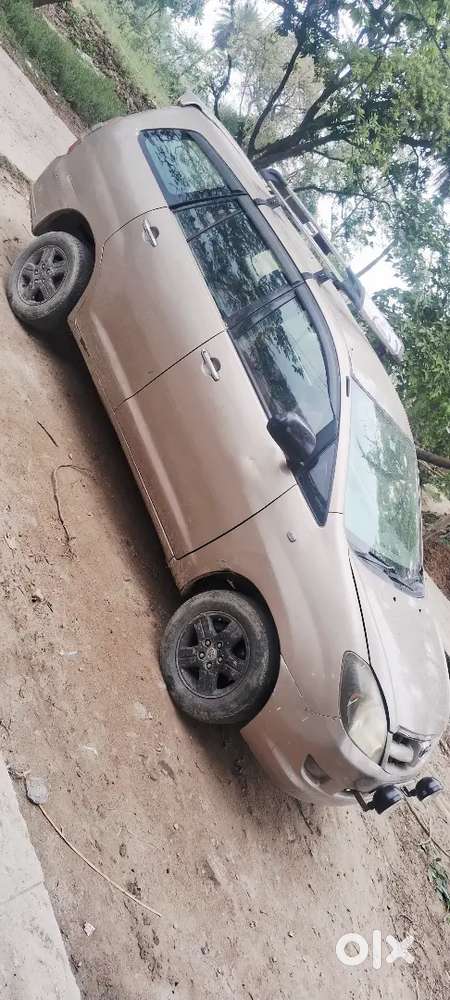 Toyota Innova Crysta 2005