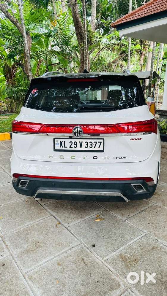 Mg Hector Plus 2023 Petrol 13608 Km Driven