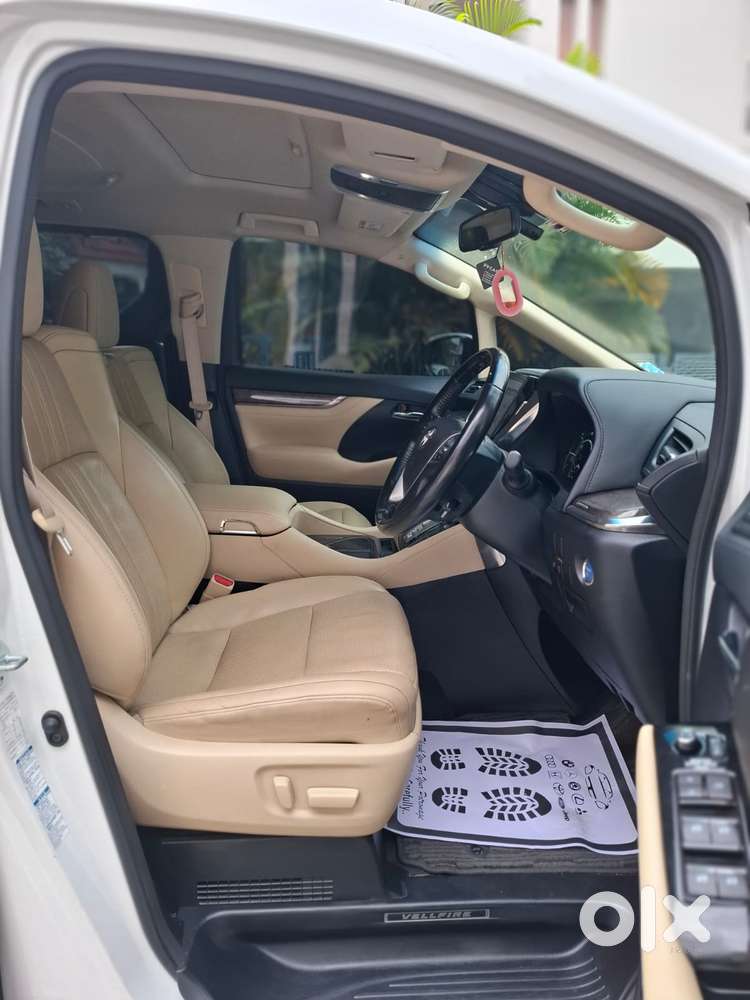 Toyota Vellfire 2.5 Executive Lounge, 2021, Petrol