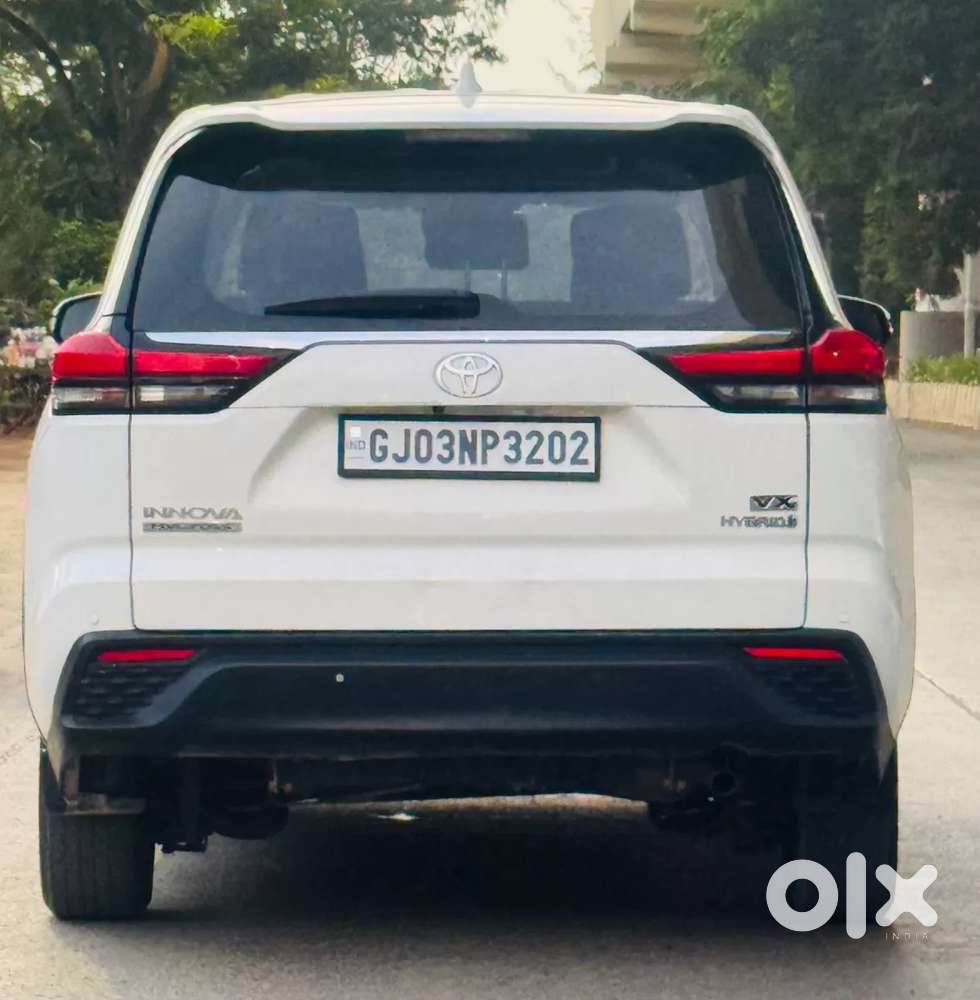 Toyota Innova Hycross 2.0 Vx (o) Hybrid 8 Str, 2024, Petrol