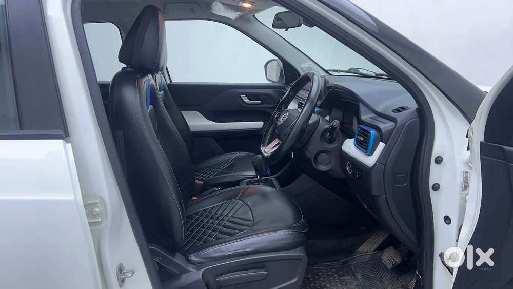 Tata Punch 1.2 Revotron Creative Amt Dual Tone, 2023, Petrol