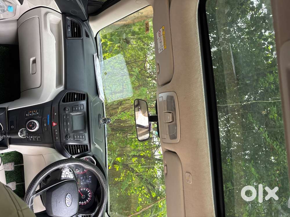 Mahindra Xuv300 Turbosport 2023 Petrol Well Maintained