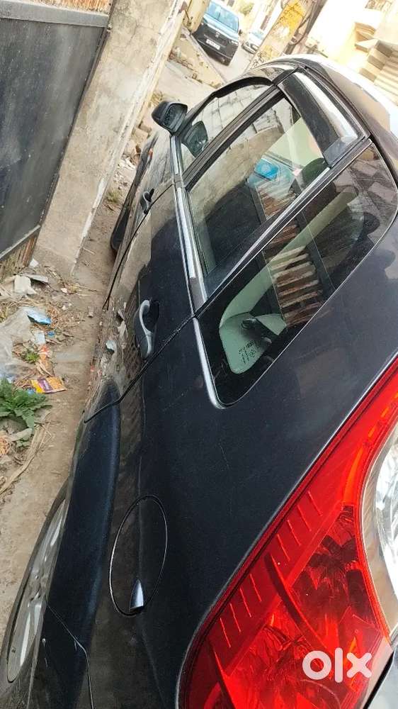 Ford Figo 2012 Cng & Hybrids 80000 Km Driven