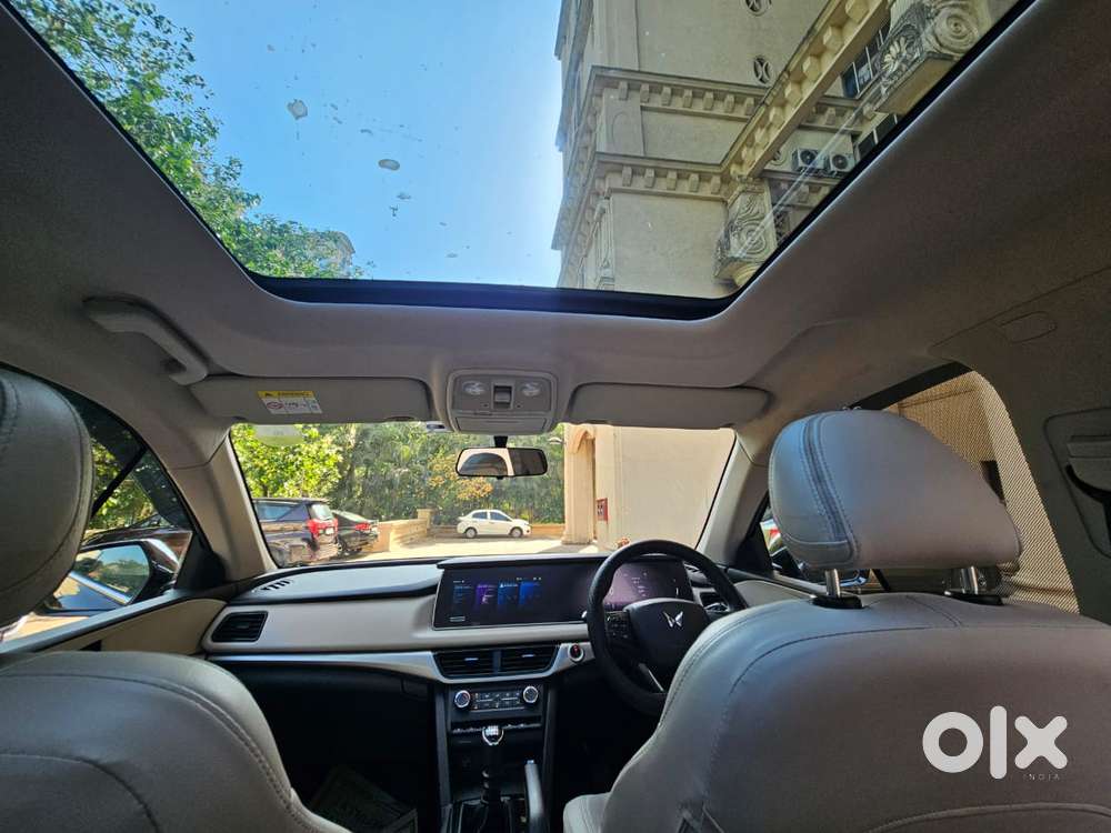 Mahindra Xuv700 Ax 5 Petrol Mt 7 Str (e), 2024, Petrol
