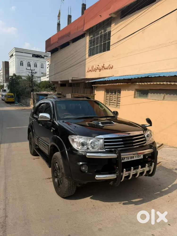 Toyota Fortuner Legender 2011diesel 179872 Km Driven