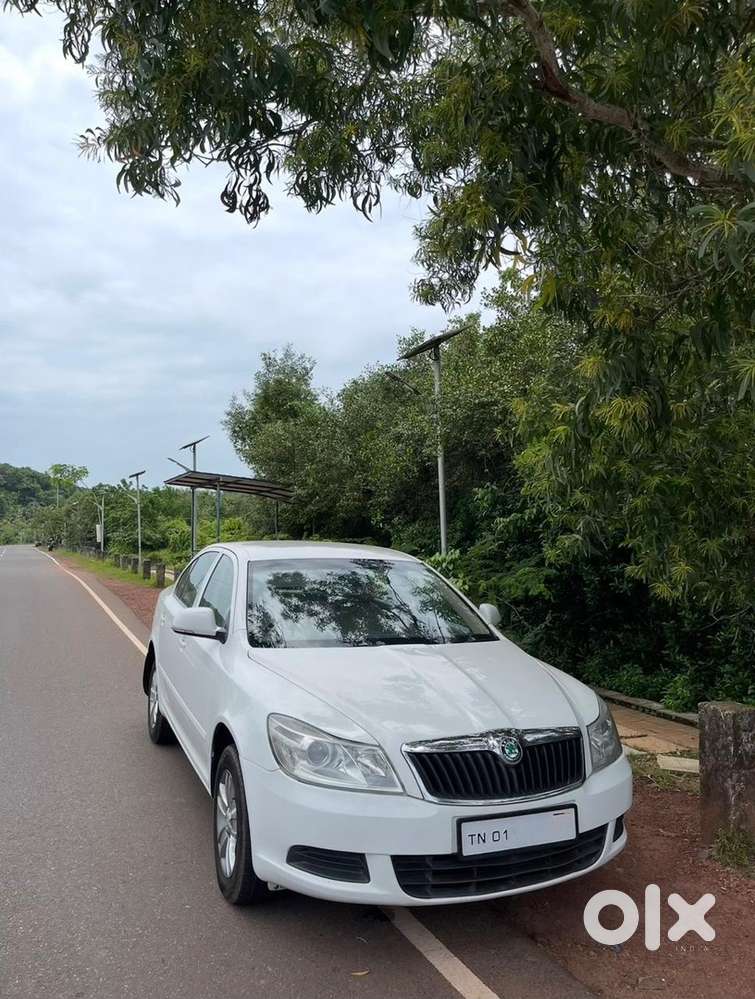 Skoda Laura Petrol Manual 2012