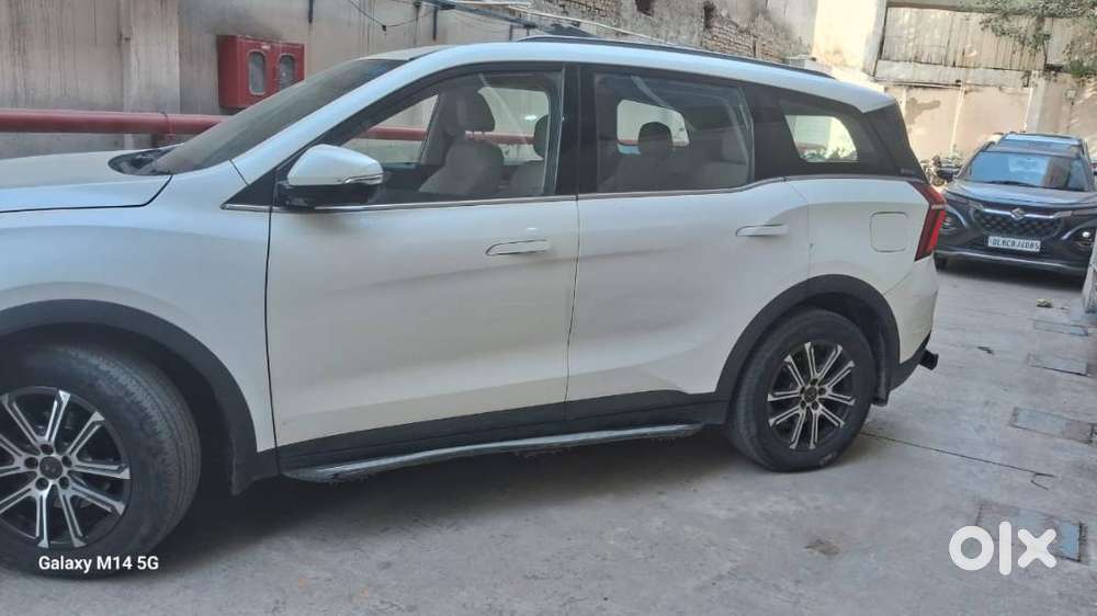 Mahindra Xuv 7oo Ax7 Luxuary Petrol At White 7 Seater