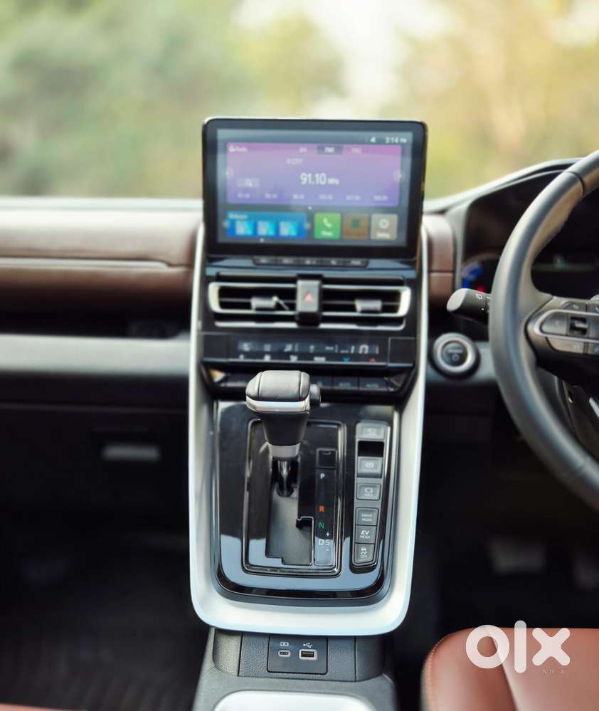 Toyota Innova Hycross 2.0 Vx (o) Hybrid 8 Str, 2025, Petrol