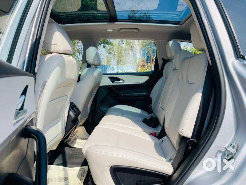 Mahindra Xuv700 2.0 Ax 7 Petrol At Str, 2024, Petrol