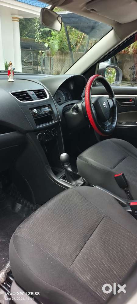 Maruti Suzuki Swift Lxi Optional-o, 2017, Petrol