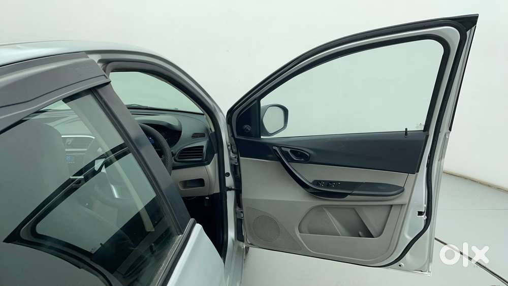 Tata Tiago 1.2 Revotron Xm, 2016, Petrol