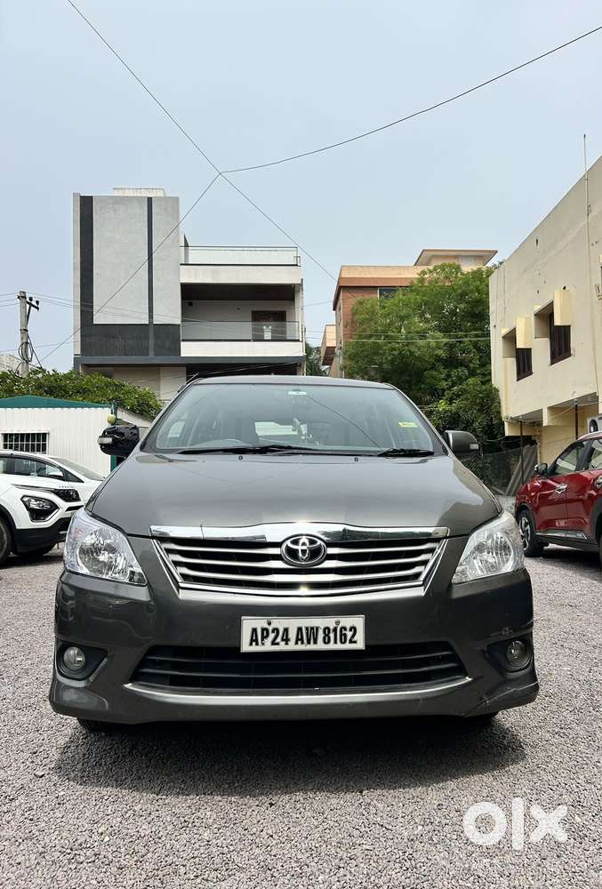 Toyota Innova 2.5 V 8 Str, 2013, Diesel