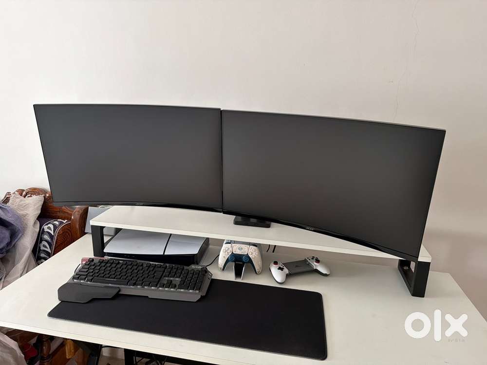 Full gaming table and 2 monitors with dual stand