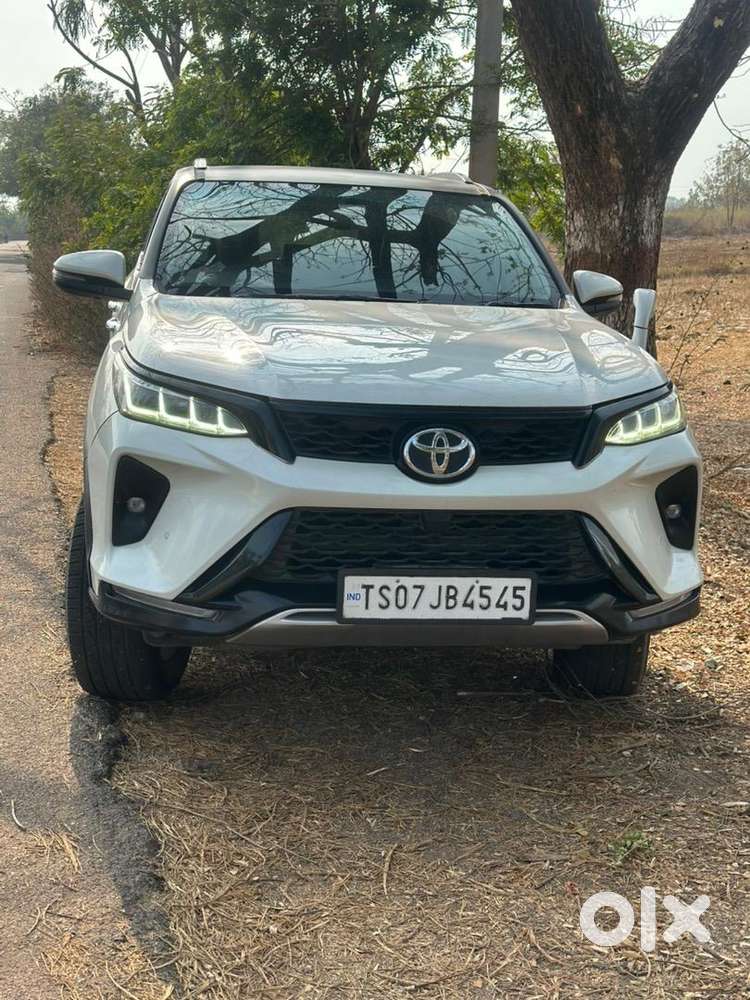 Toyota Fortuner Legender 4/4 At Full Mint Condition Complete Showroom