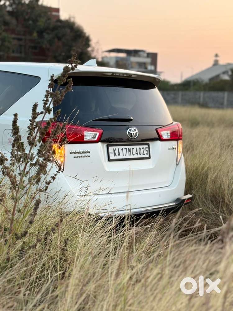 Toyota Innova Crysta 2025