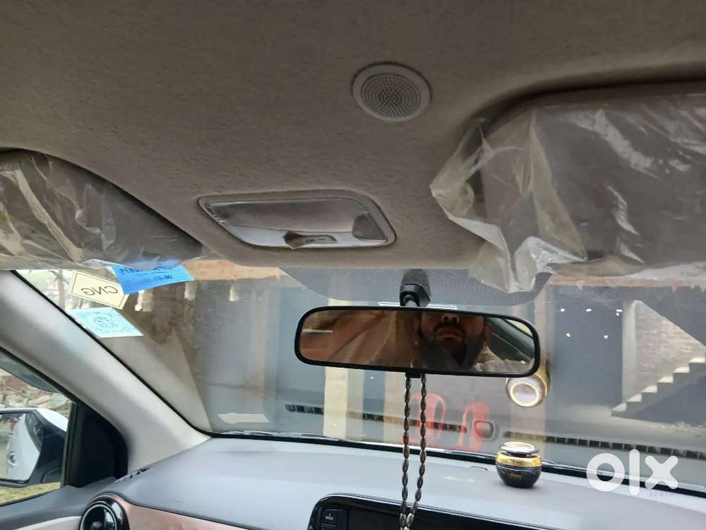 Hundai Aura Cng Top Model