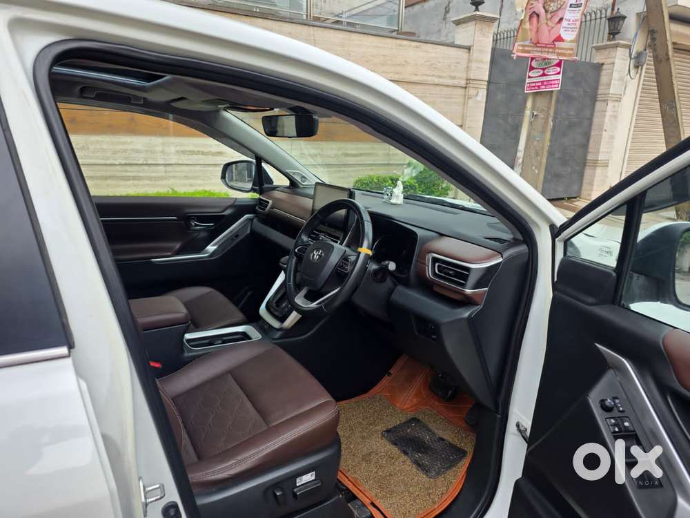Toyota Innova Hycross 2.0 Zx Hybrid 7 Str, 2024, Cng & Hybrids