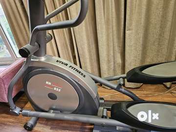 Front Drive Viva Fitness KH 825 Light Commercial Elliptical