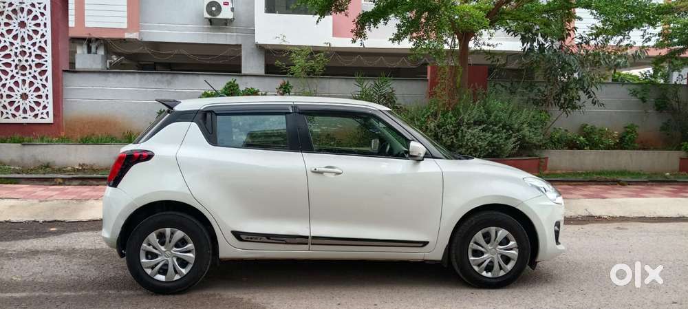 Maruti Suzuki Swift Vxi + Manual, 2023, Petrol