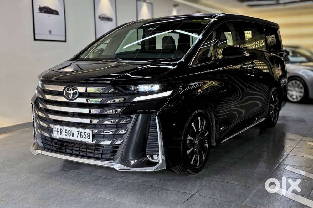 Toyota Vellfire 2.5 Executive Lounge, 2025, Petrol