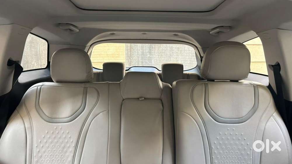 Mahindra Xuv700 2022 Petrol Well Maintained