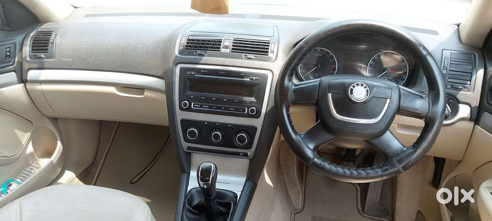 Skoda Laura Ambiente 2.0 Tdi Cr Manual, 2011, Diesel