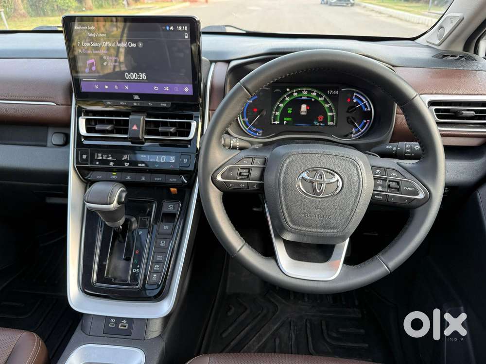 Toyota Innova Hycross 2.0 Zx Hybrid 7 Str, 2025, Petrol