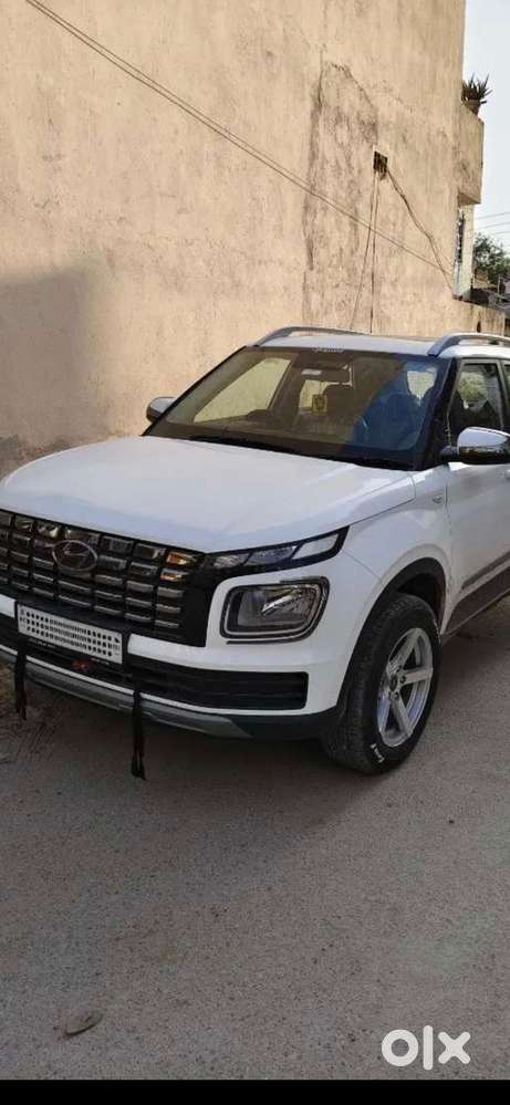 Hyundai Venue 2024 Petrol Good Condition