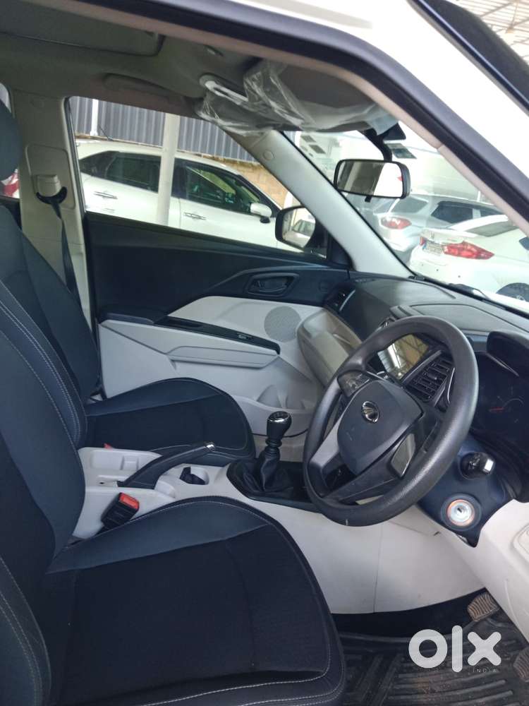 Mahindra Xuv300 W8 Option Dual Tone Diesel, 2021, Diesel