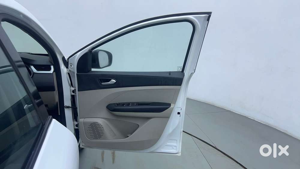 Renault Triber Rxz, 2022, Petrol